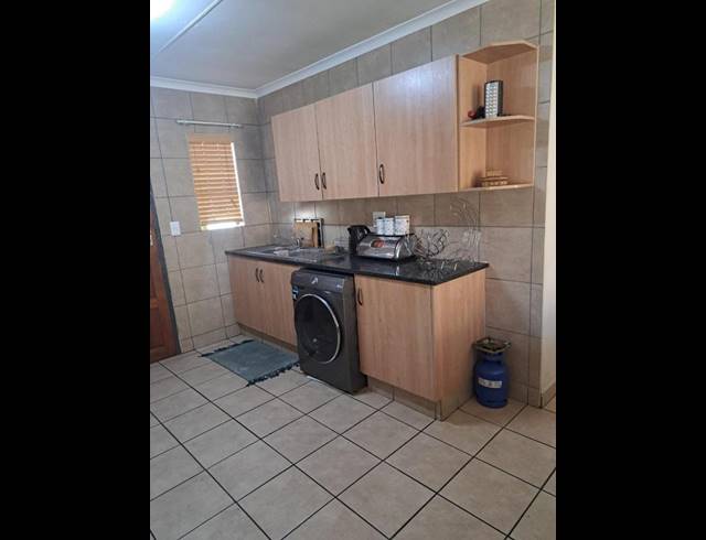 3 BEDROOM HOUSE FOR SALE IN OLIEVENHOUTBOSCH